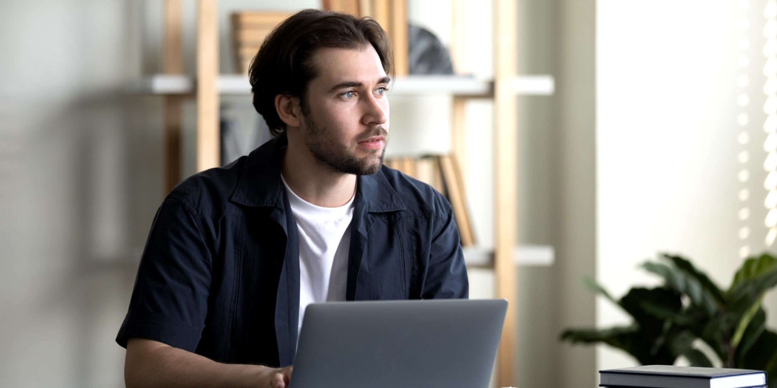 Workshop-Teilnehmer während praktischer Übungen